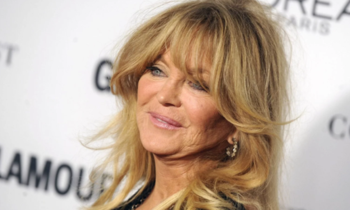 Goldie Hawn, Age 77, Stuns Audiences with Her Youthful Physique ...