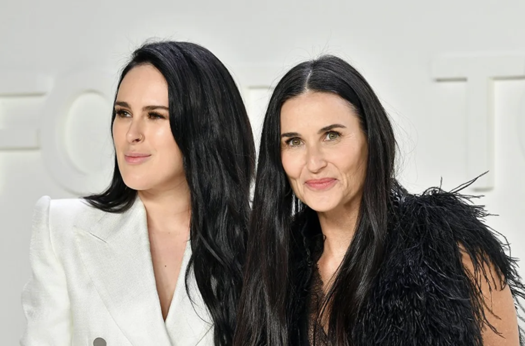 Demi Moore's Lookalike Daughter Dyes Her Hair Peach, Igniting Reactions ...