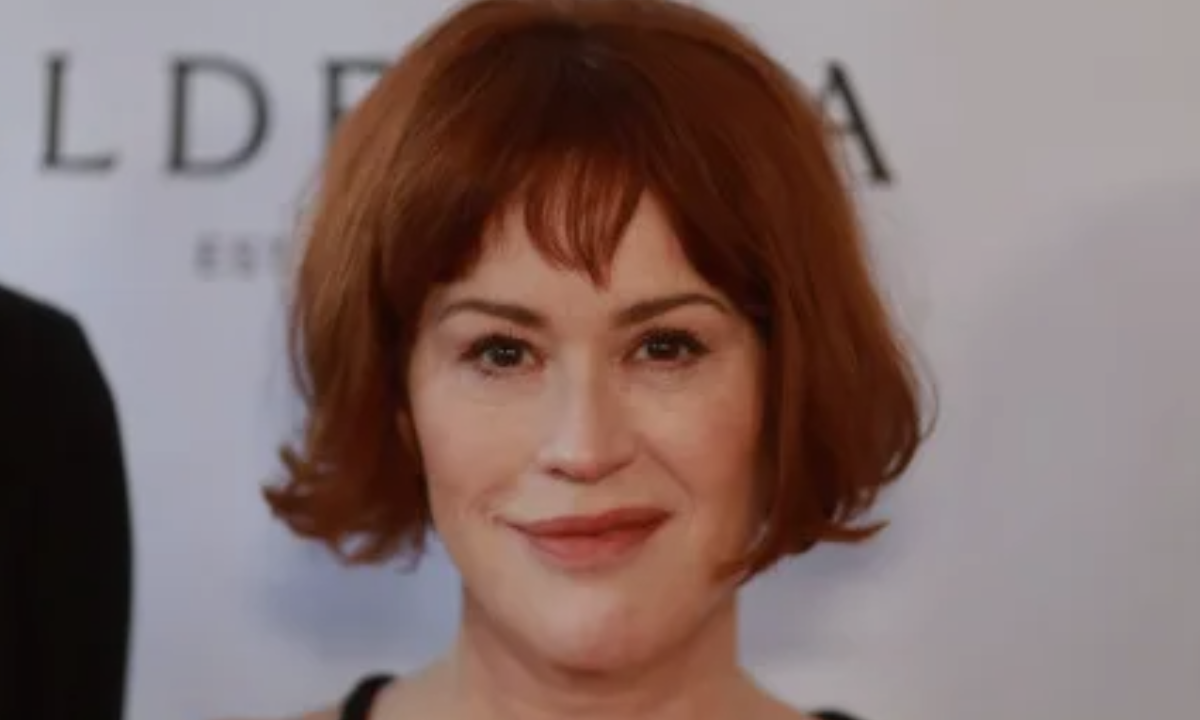 Molly Ringwald 14-year-old Twins Are Now Taller Than Her – Rare 