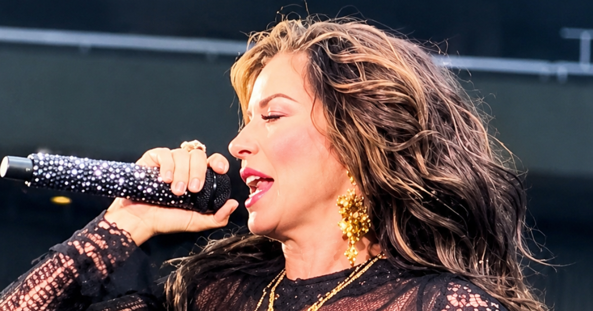 Shania Esign Shania Twain's Bold Wembley Outfit Sparks Online Debate as Fans Share ...