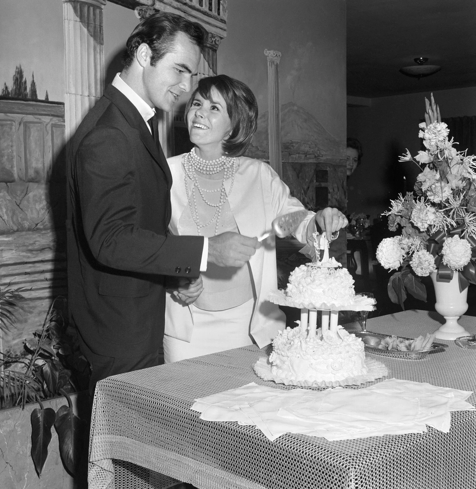 Reynolds and Carne's marriage ended before his greatest commercial success arrived. In later years, his romances with other women largely overshadowed this first walk down the aisle.