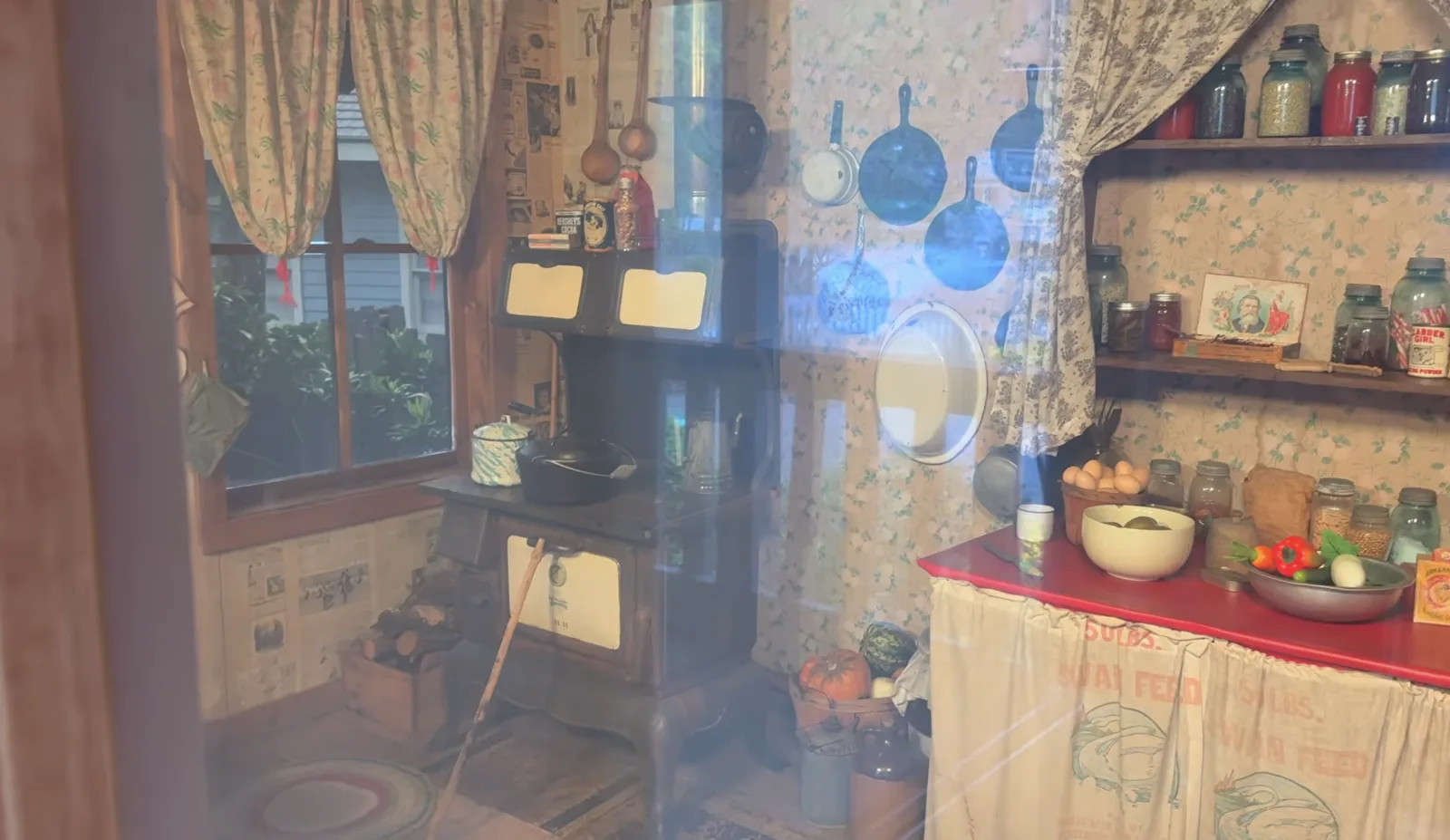 Parton's childhood home had neither electricity nor running water, according to her recollections. The replica's domestic details help visitors understand the kind of daily life that existed behind the star's later songs about her mountain upbringing.