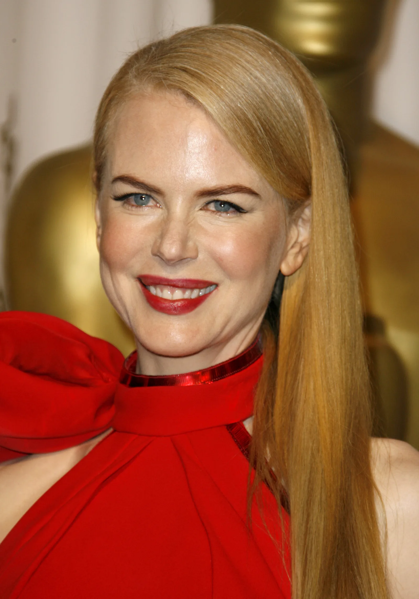 Kidman was increasingly seen with straighter hair and highly polished makeup during this period. Years later, she would openly discuss having tried Botox and deciding she disliked how it affected her face.
