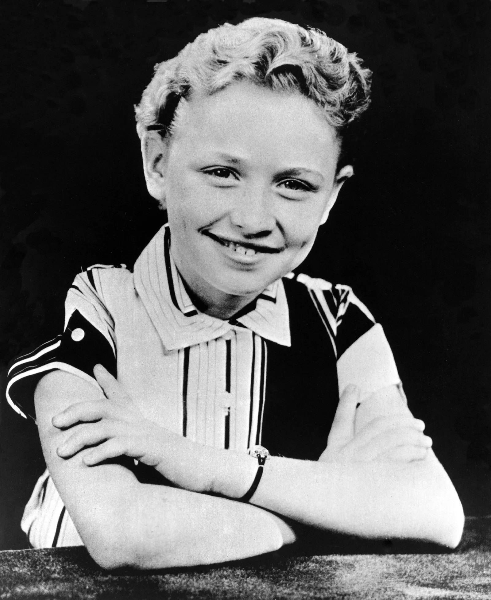 By childhood, Parton was already treating music as more than a pastime, singing into a homemade tin-can microphone and imagining herself before real audiences. She later said those porch performances helped nurture the dream that would eventually take her to the Grand Ole Opry.
