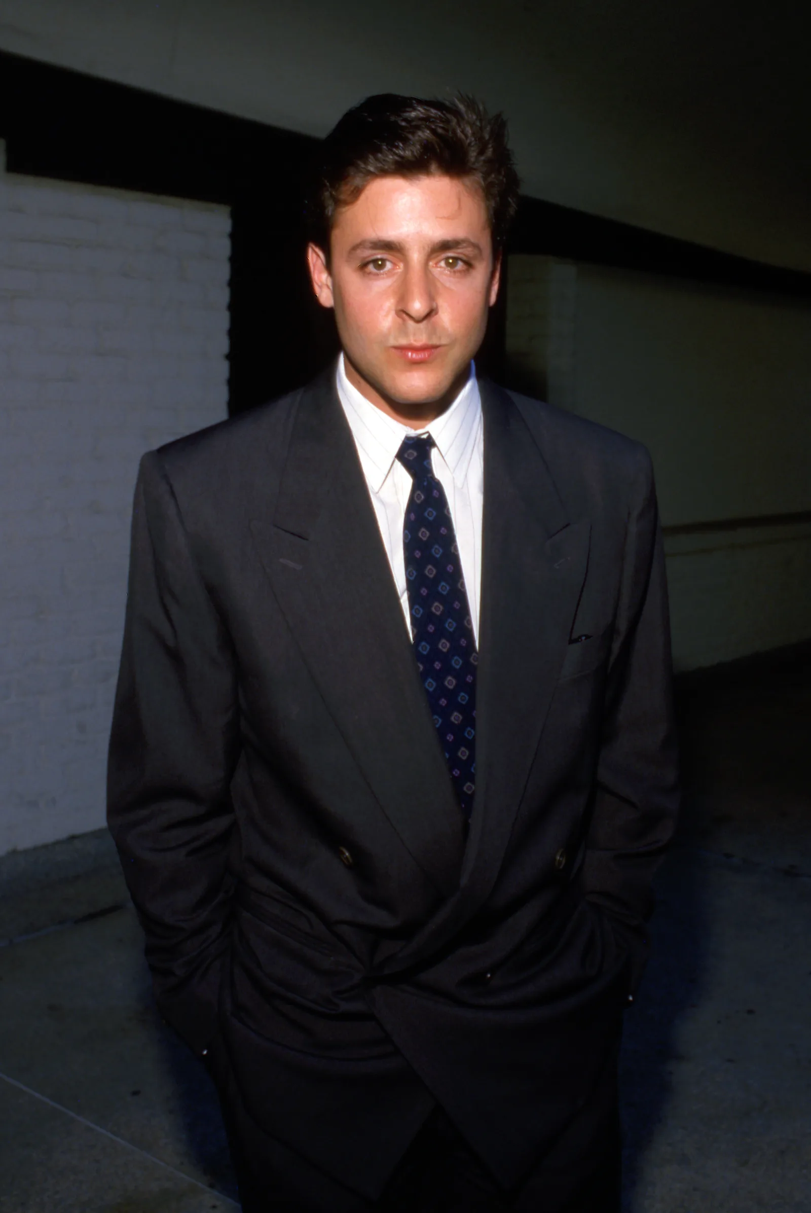 Looking polished in a dark double-breasted suit and patterned tie on February 24, 1989, the actor showcased a classic, clean-cut style as the late eighties drew to a close.