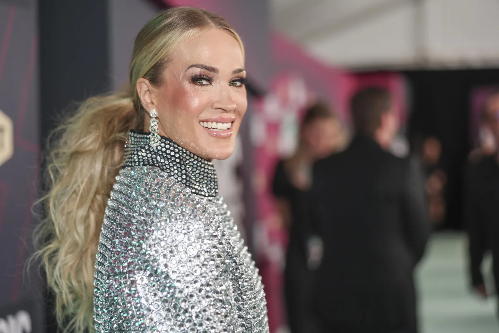 With her hair pulled back into a low style, Underwood revealed more of her face than in many of her red carpet appearances. Photos from the event became part of the ongoing online discussion about how her appearance has changed over the years.
