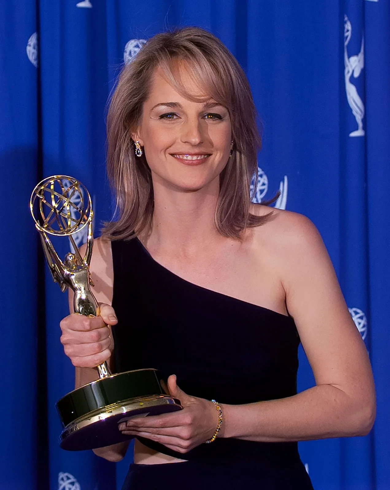 Helen Hunt at the Emmy Awards Show on September 8, 1996, in Pasadena, California.