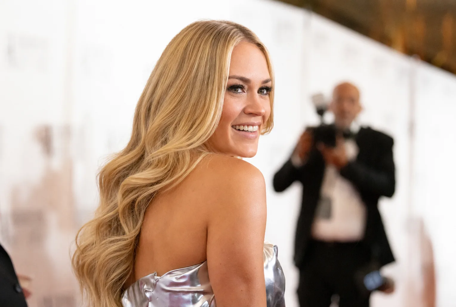 AI-crafted portrait portraying Carrie Underwood with long blonde waves, soft glam makeup, and lightly defined facial features.