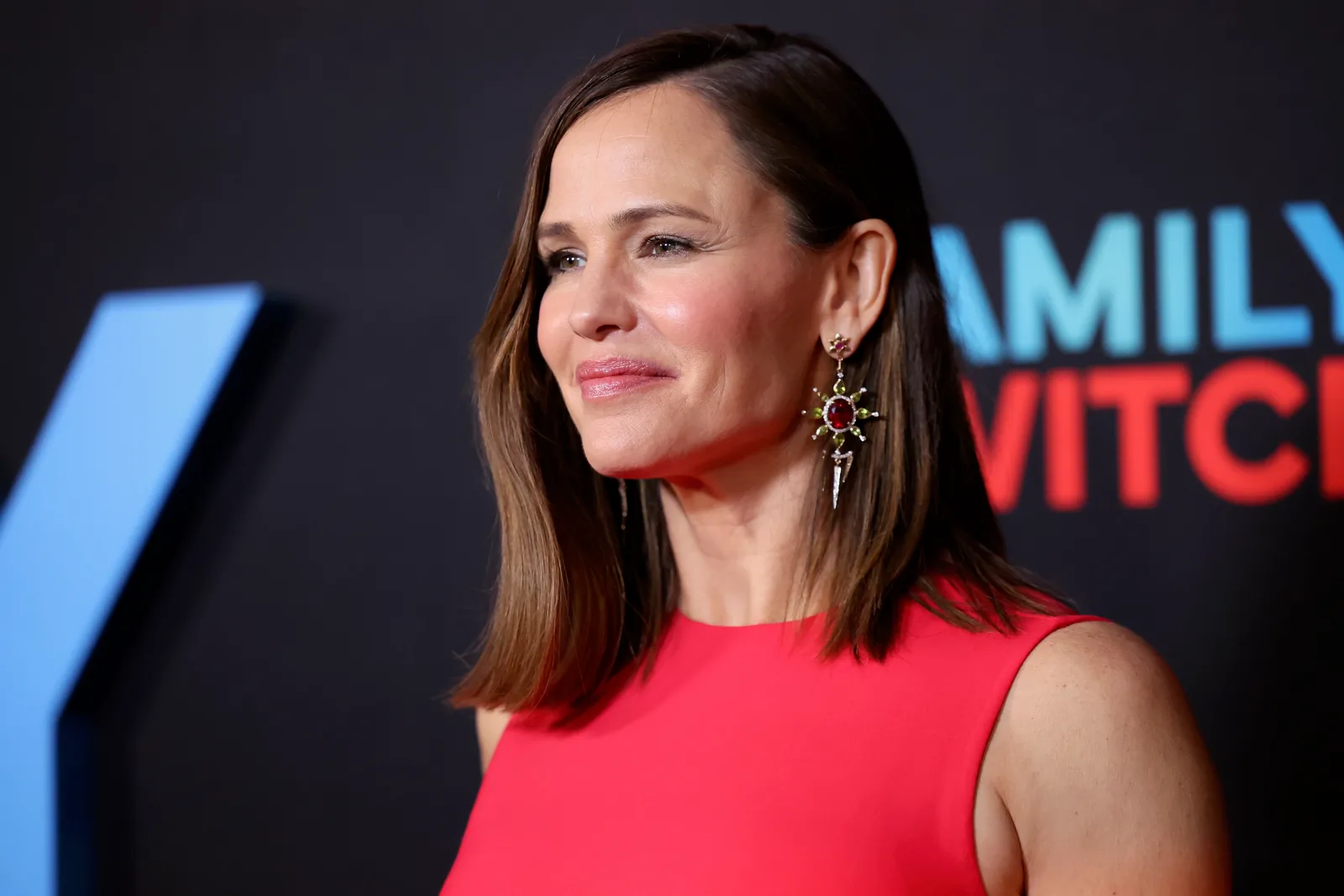Jennifer Garner continued working in Hollywood while building a professional life beyond acting. Years after her divorce, she said the end of her marriage had forced her to confront how far she had stepped back from her career.
