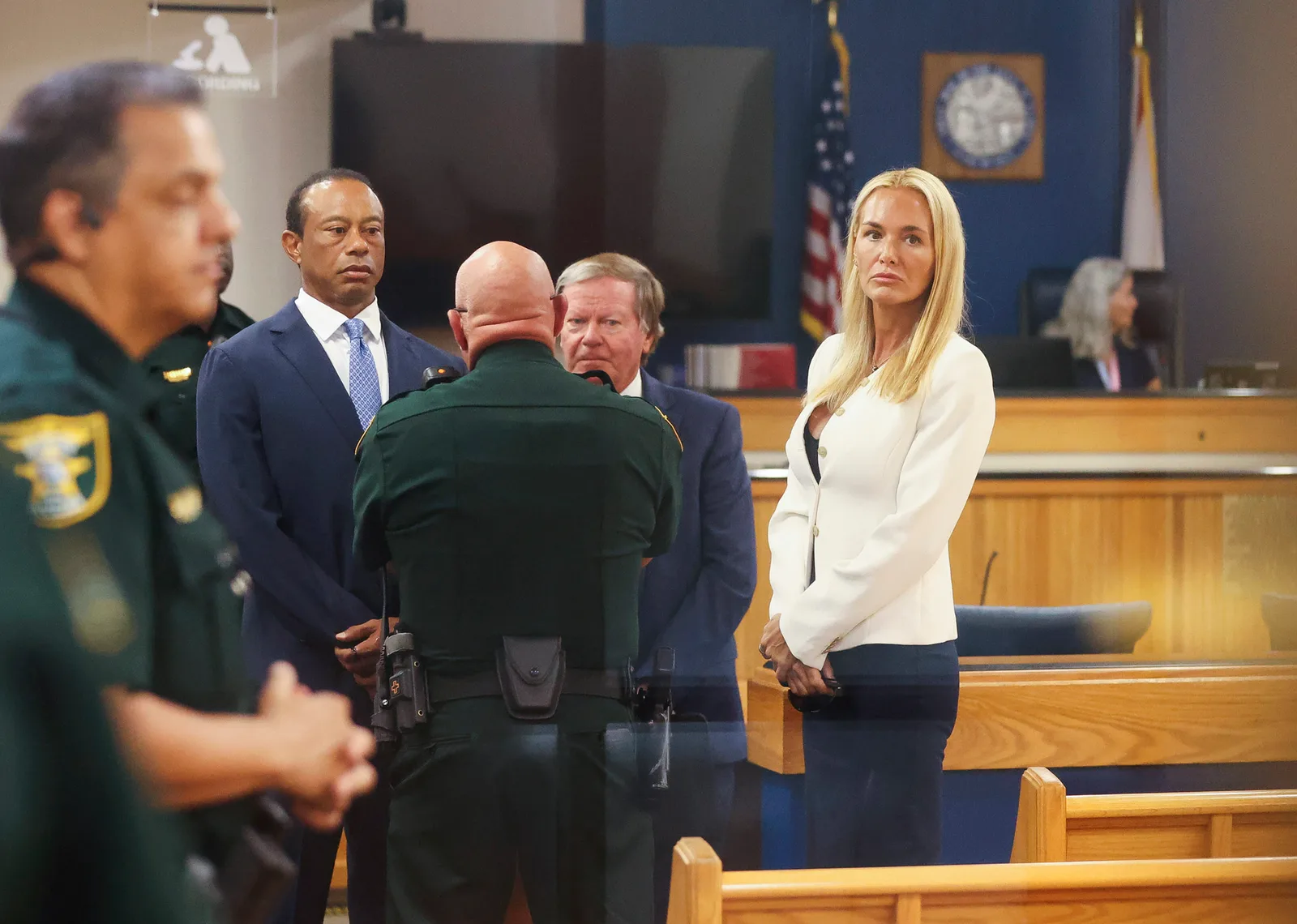 Inside the courtroom, the couple maintained a restrained distance as Woods faced the legal consequences of the crash and the difficult decision to enter an intensive rehabilitation program.